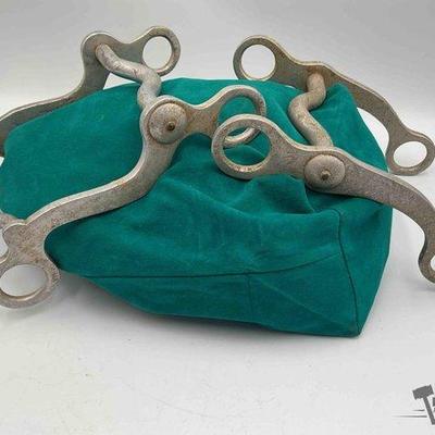 357 • 2 aluminum bits 1 renalde 1 crockett