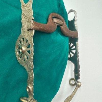 155 • silver engraved wagon wheel show bit