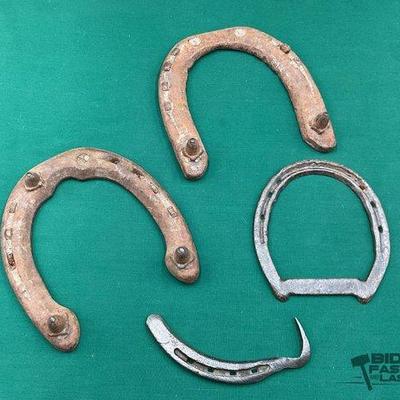 786 • western decor various horse shoe items