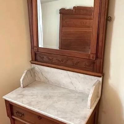 Antique Victorian Marble-Top Washstand with Carved Mirror | 29x16x28