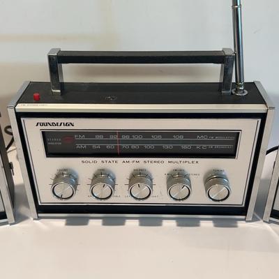 Vintage Soundesign Solid-State AM/FM Stereo Multiplex Radio with Speakers