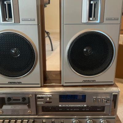 Vintage Soundesign AM/FM Stereo Cassette System with Dynamic Sound Speakers