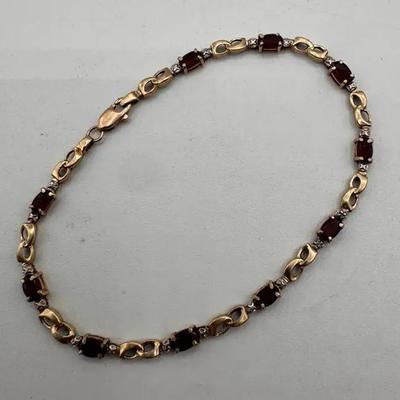 10k Gold Bracelet With Accompanying Stone 