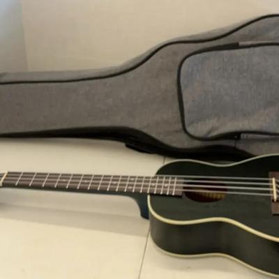 Ranch Ukulele With Carrying Case