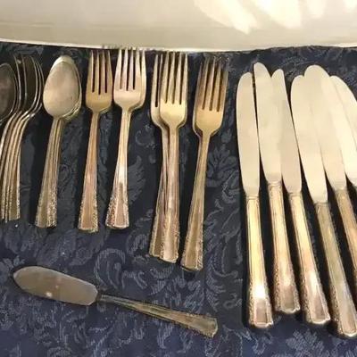Vintage Holmes And Edwards Inlaid Silverplate Flatware