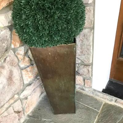 Metal Plant Holder With Artificial Plant