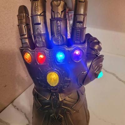 Hasbro Marvel Avengers Electronic Thanos Infinity Gauntlet Large 20"