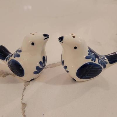 Porcelain Hand-Painted Bird Salt And Pepper Shakers