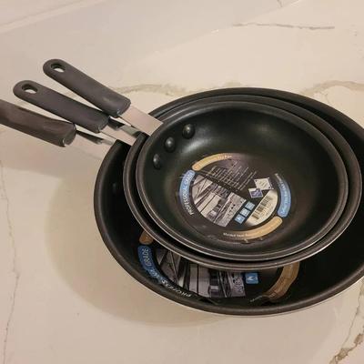 Brand New Crestware 10, 8, And 7 Inch Professional Grade Non-Stick Pans