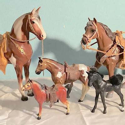 Vintage Breyer-Style Plastic Horse Figurine Collection – 5 Pieces with Saddles