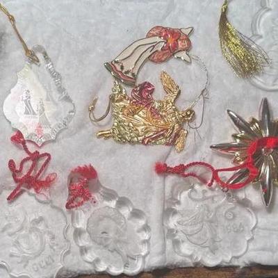 Mixed Lot of Collectible Christmas Ornaments – Crystal, Porcelain & Metal