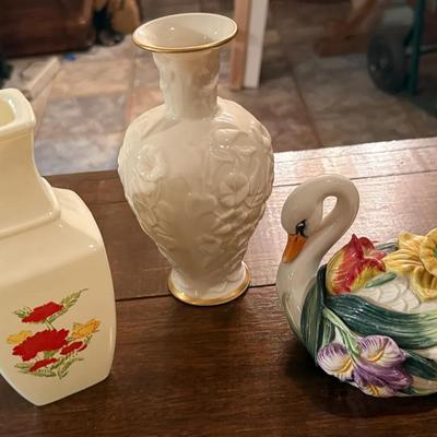 Lot of 3 Vintage Porcelain Vases & Fitz and Floyd Swan Dish