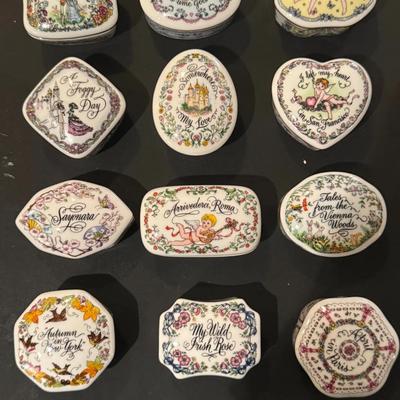 Franklin Porcelain Worlds Most Famous Love Songs Music Trinket Boxes