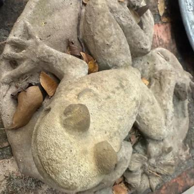 Whimsical Concrete Frog Plaque – Garden Accent