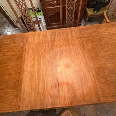 Jorrie  Furniture  Dining Room Table With 7 Chairs