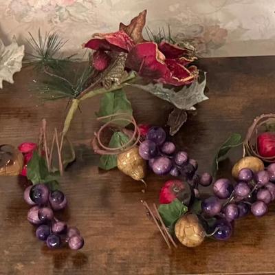 Holiday Floral  Picks Grape Napkin Rings