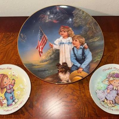Lot of 3 Vintage Collector Plates – Avon Mother’s Day (1981, 1982) & Sandra Kuck “Star Spangled Sky”