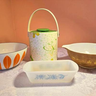 Catherine Holm Lotus Bowl, Pyrex Bowl +