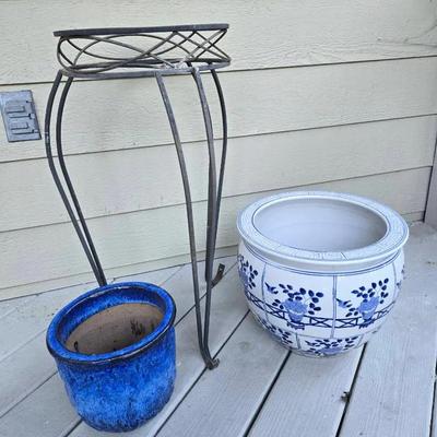 2 Ceramic Garden Pots & Metal Plant Stand