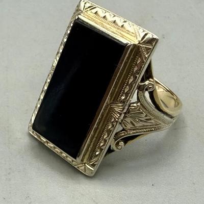 10k Gold With Onyx Stone Size 7