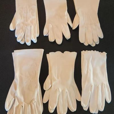 6 Pairs of Vintage Embroidered Gloves, Cream - Beautiful Details