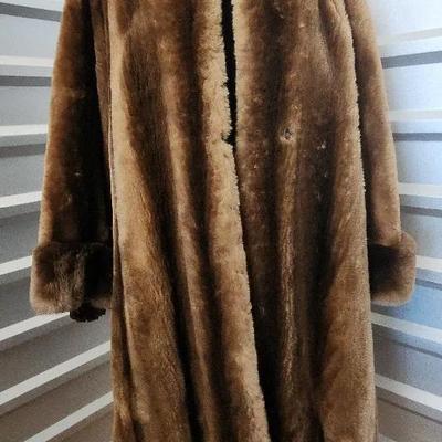 Schleisner Baltimore / Salsbury Brown Fur Coat, 42" Collar To Bottom Of Back
