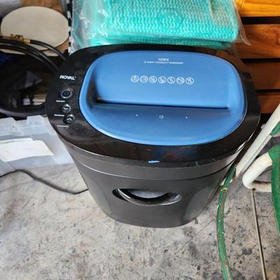 Sale Photo Thumbnail #16: Paper shredder 