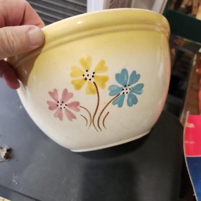 Sale Photo Thumbnail #23: Hull pottery 