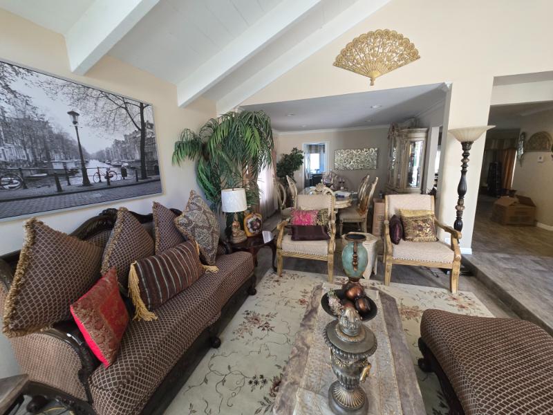 Sale Photo Thumbnail #2