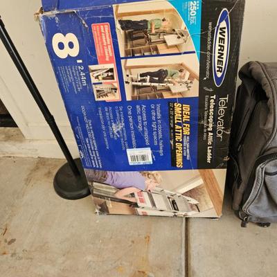 Hideaway attic stairs