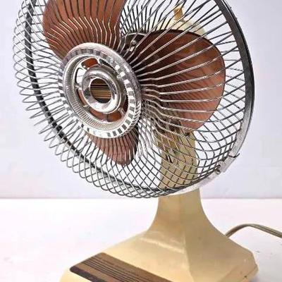 "Kuo Horng" 2 Speed Oscillating Desk Fan