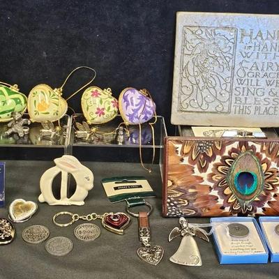 Lee Sands Wallet (1) + Assorted Trinkets (24)