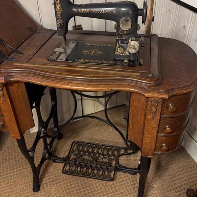 Antique New Royal Sewing Machine In Stand