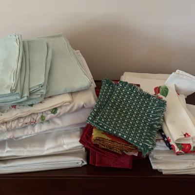 Vintage Table Cloths And Napkins