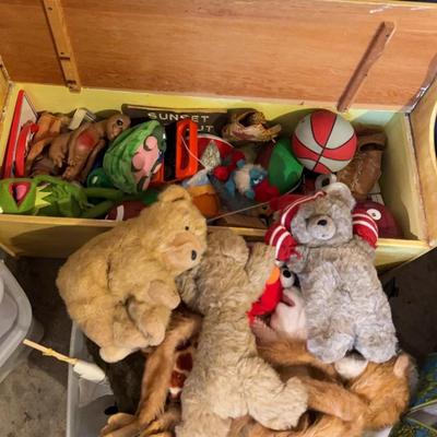 Vintage Stuffed Animals And Toys Includes Toy Box