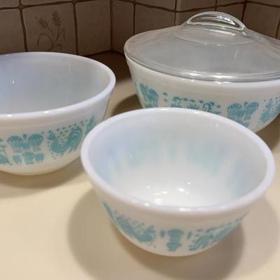 3 Vintage Pyrex Bowls W/ 1 Lid