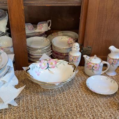 Noritake Azalea Pattern Dish Set