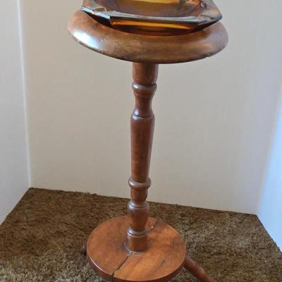 A Vintage Wooden Ashtray Stand With An Amber Glass Ashtray Insert.