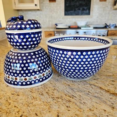 Lot #154 - Zaklady Ceramiczne Pottery Collection: apple jar, two bowls