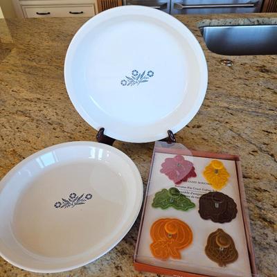 Lot #218 - Two Vintage Corning Ware Blue Cornflower 9-inch Pie Plates Plus Williams Sonoma Autumn Fall Pie Crust Cutters