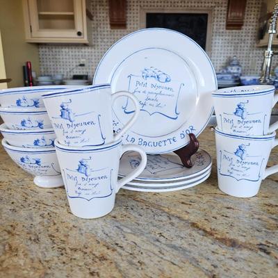 Lot #125 - Williams Sonoma Petit Déjeuner Plates Bowls & Mugs