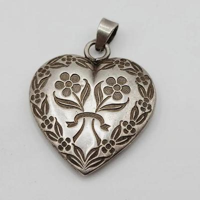Sterling Forget Me Not Floral Heart Pendant  Silver 925 Vintage 