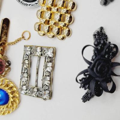 Antique and Vintage Scarf & Shoe Clips Glove Keepers & Belt Buckles