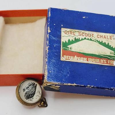 New York World's Fair Girl Scout Chalet Pendant And Box