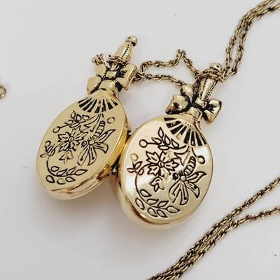 Amway Locket Necklace Shaped Like A Hand Mirror
