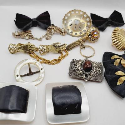 Antique And Vintage Sweater & Shoe Clips Belt Buckles & Glove Keepers