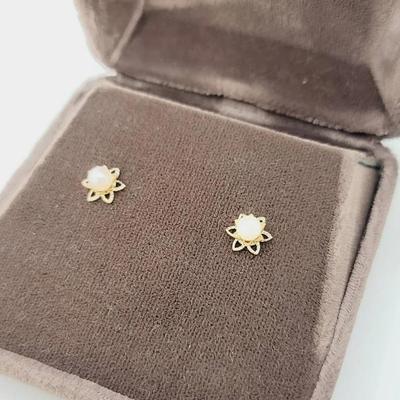 Real Pearl 14k Yellow Gold Pierced Earrings Vintage