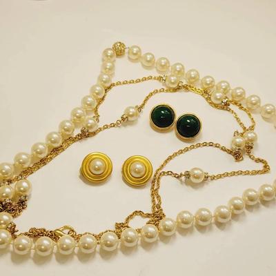 Faux Pearl Possibly Joan Rivers Jewelry Collection