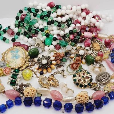 Amazing Harvest Lot Antique And Vintage - Zero Modern Pieces