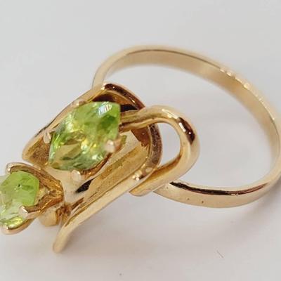 14k Yellow Gold and Peridot Sz 5 MCM 2 Stone Ring